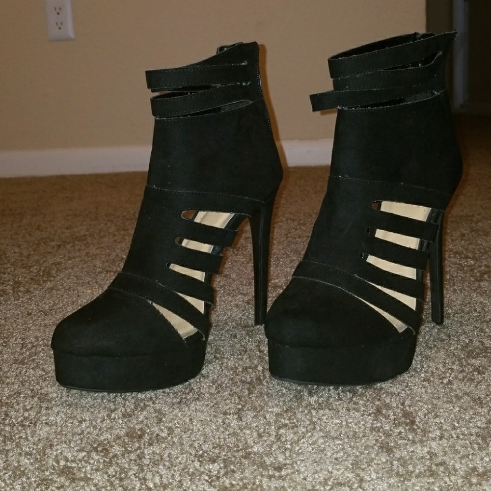 Heels - Picture 2 of 4